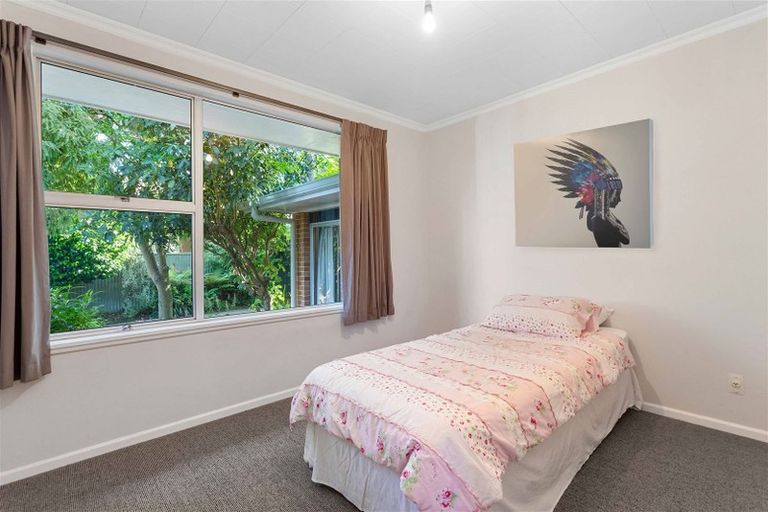 Photo of property in 6 Freebairn Street, Redwood, Christchurch, 8051