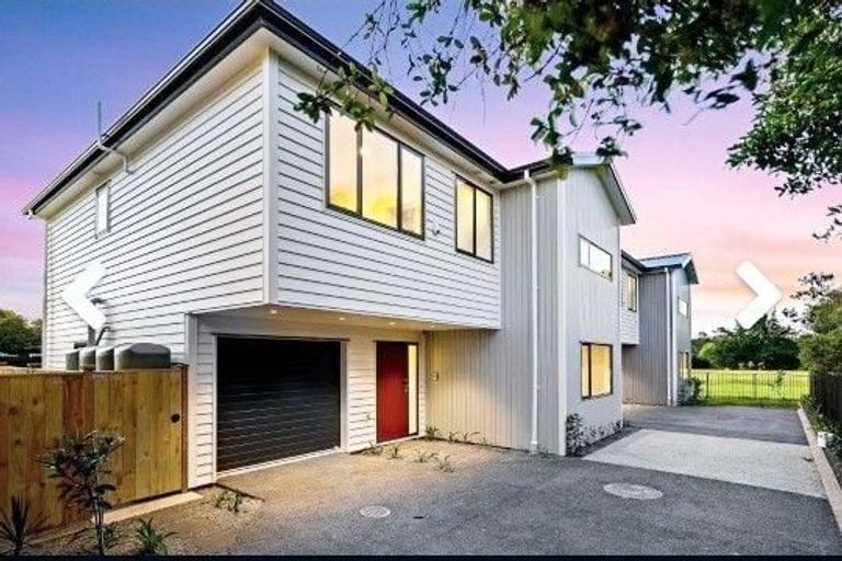 Photo of property in 320c Royal Road, Massey, Auckland, 0614