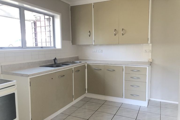 Photo of property in 4/172 Beach Haven Road, Beach Haven, Auckland, 0626