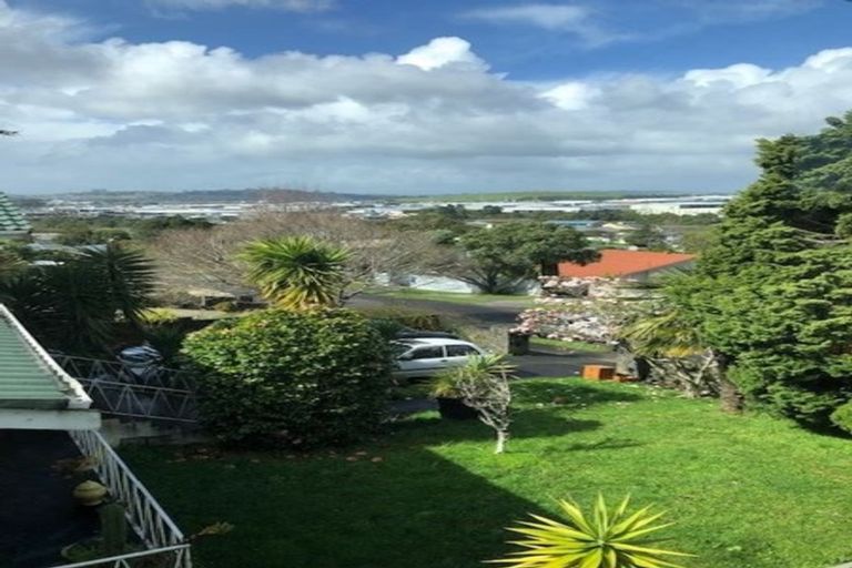 Photo of property in 15 Ellesmere Crescent, Pakuranga Heights, Auckland, 2010