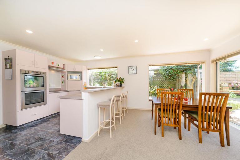 Photo of property in 3 The Glen, Hokowhitu, Palmerston North, 4410