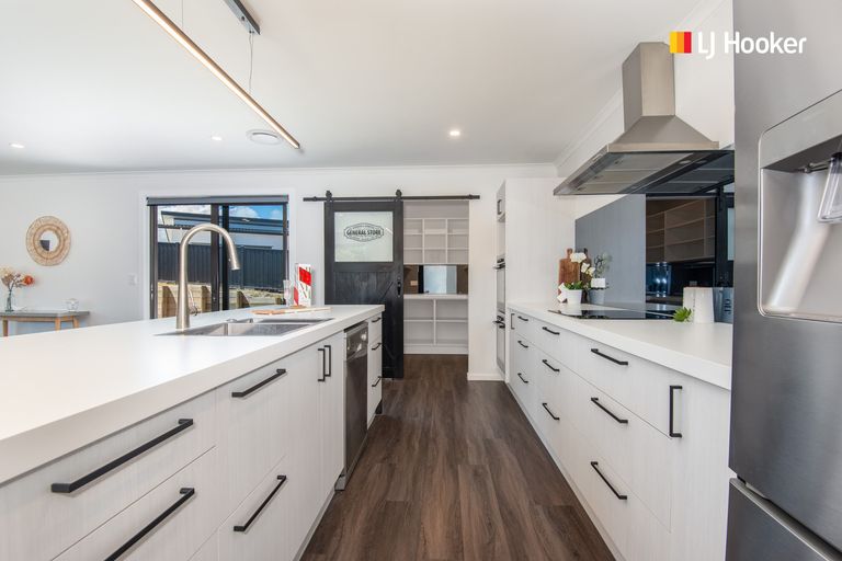 Photo of property in 42 Mcneil Street, Balclutha, 9230