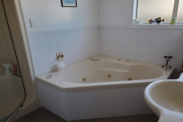 Photo of property in 10 Wallnutt Avenue, Waihi Beach, 3611