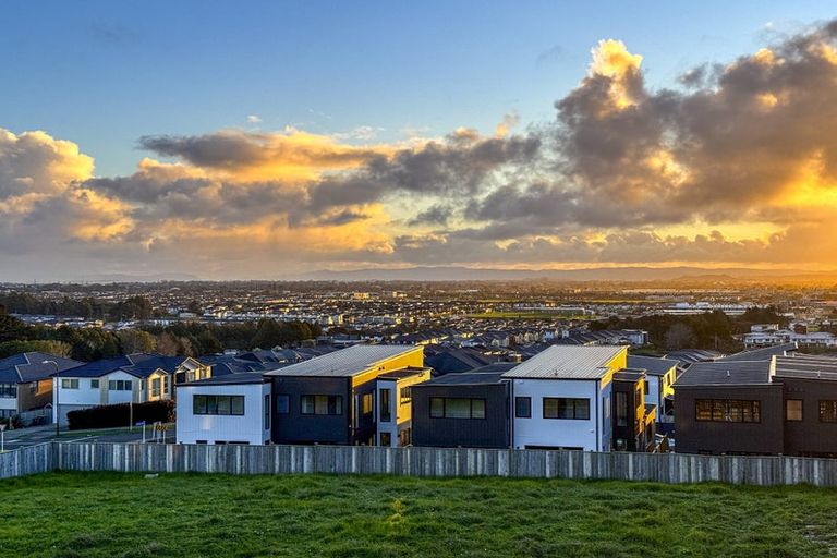 Photo of property in 6 Mill Hill Close, Flat Bush, 2019