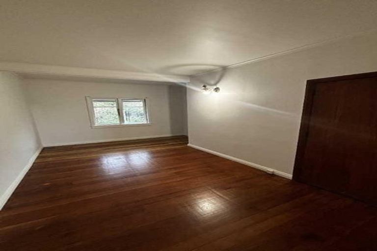 Photo of property in 160 Seaview Road, Westown, New Plymouth, 4310