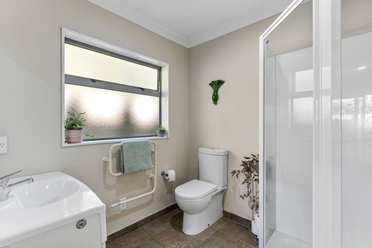 Photo of property in 14 Leanne Way, Waikanae Beach, Waikanae, 5036