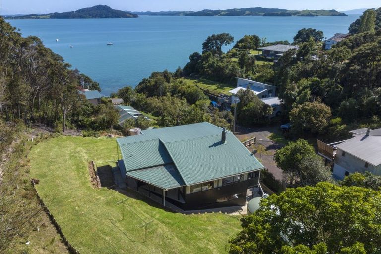 Photo of property in 99 Kawakawa Bay Coast Road, Kawakawa Bay, Papakura, 2585