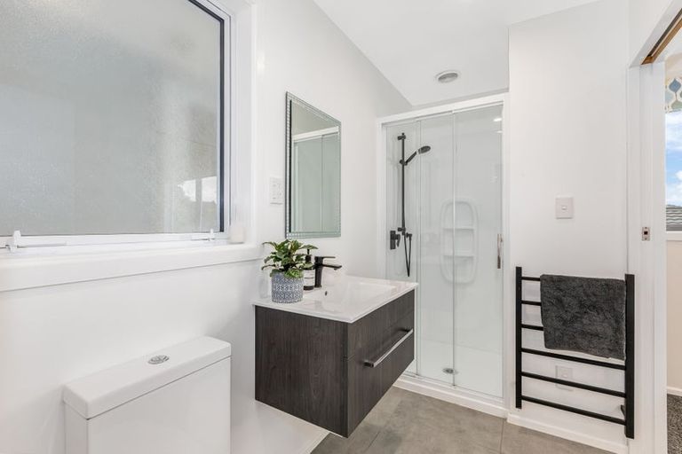 Photo of property in 118 Kahu Road, Paremata, Porirua, 5024