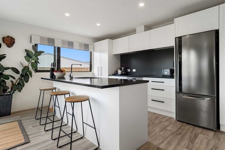 Photo of property in 36 Puhirake Crescent, Pyes Pa, Tauranga, 3112