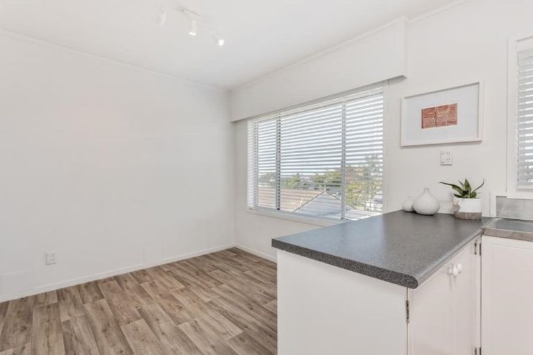 Photo of property in 4/62 Kitchener Road, Milford, Auckland, 0620