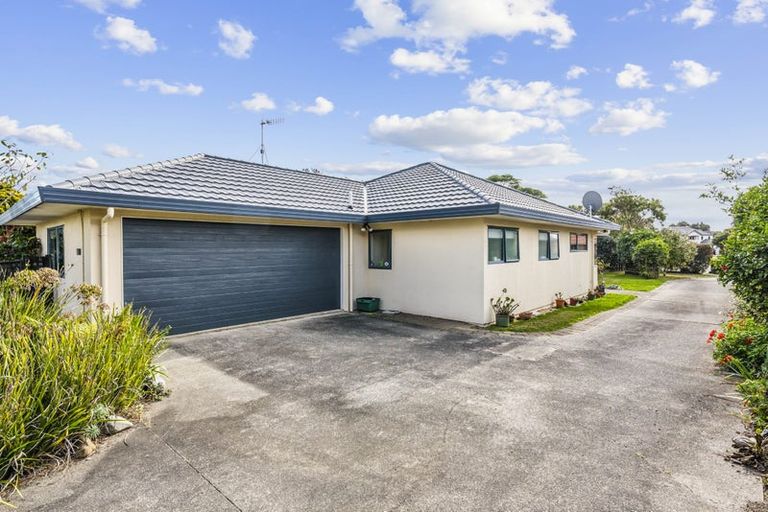 Photo of property in 8 Leigh Place, Paraparaumu Beach, Paraparaumu, 5032