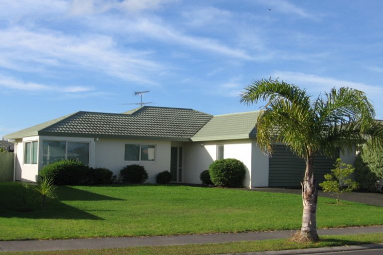 Photo of property in 177 Lakeside Drive, Orewa, 0931