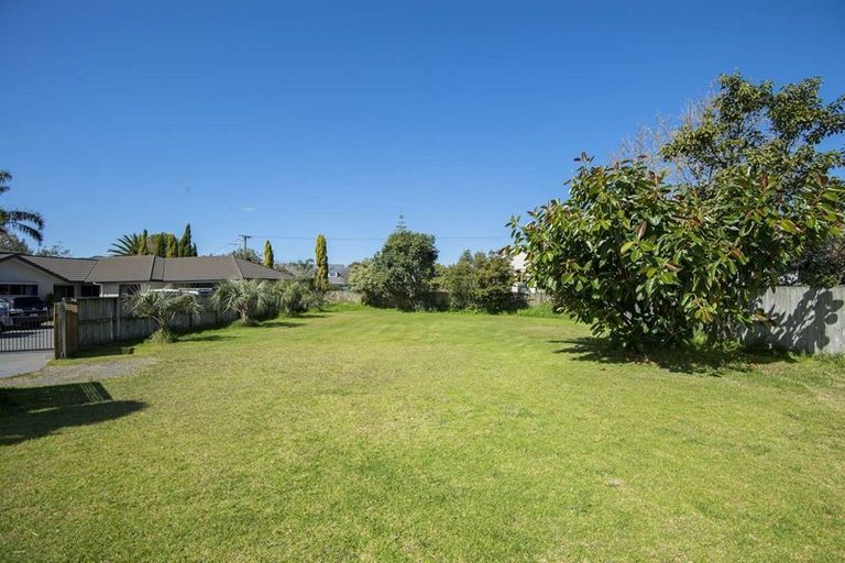 Photo of property in 16 Paradise Point Place, One Tree Point, 0118