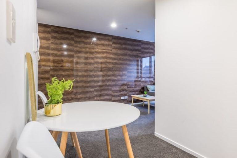 Photo of property in 2/32 Spencer Road, Pinehill, Auckland, 0632