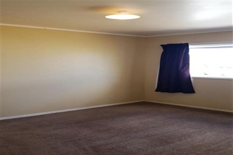 Photo of property in 2/24 Solveig Place, Randwick Park, Auckland, 2105