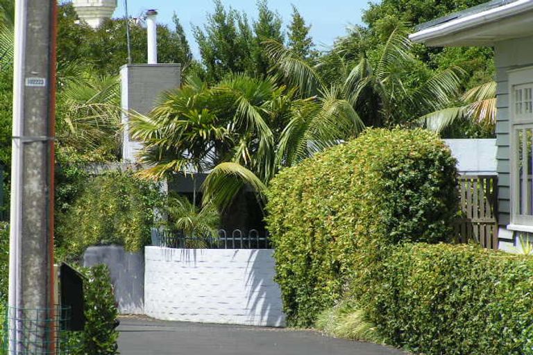 Photo of property in 2/6 Northumberland Avenue, Belmont, Auckland, 0622