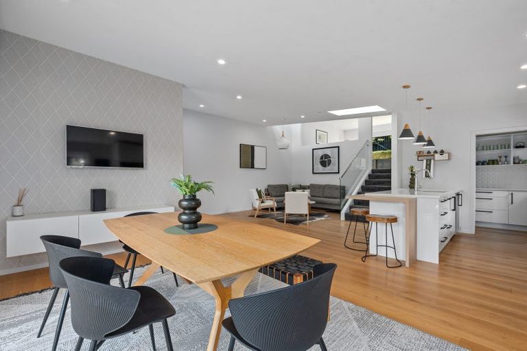 Photo of property in 21 King Richard Place, Browns Bay, Auckland, 0630