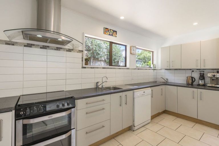 Photo of property in 16 Weggery Drive, Waikanae Beach, Waikanae, 5036