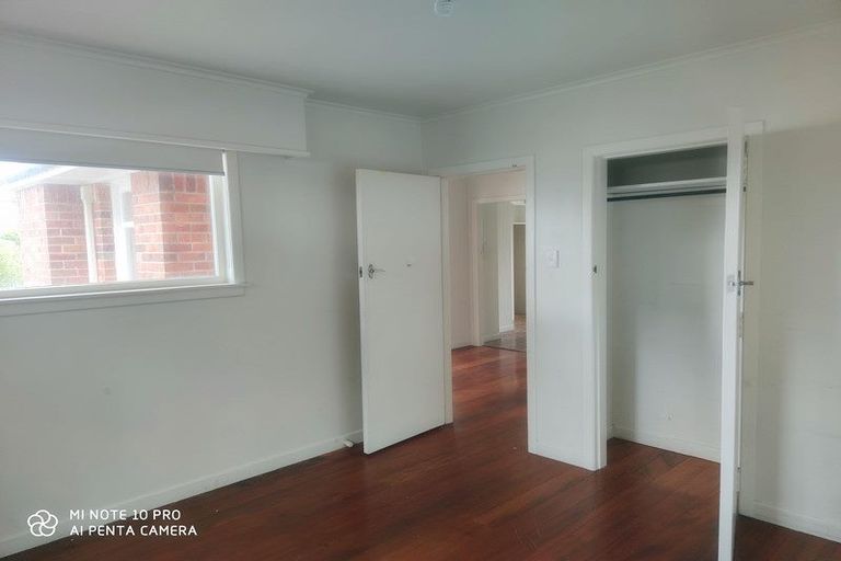 Photo of property in 31 Onewa Road, Northcote, Auckland, 0627