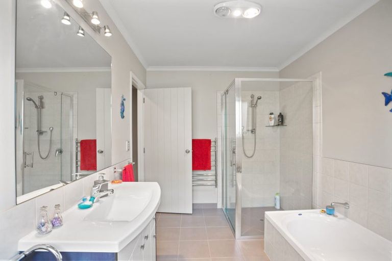 Photo of property in 2 Mccall Avenue, Pauanui, Hikuai, 3579