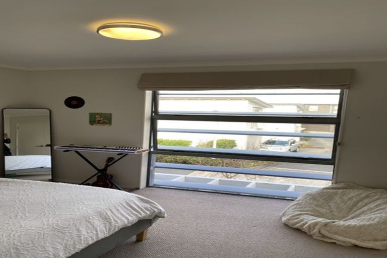 Photo of property in 4 Vincent Lane, Hobsonville, Auckland, 0616