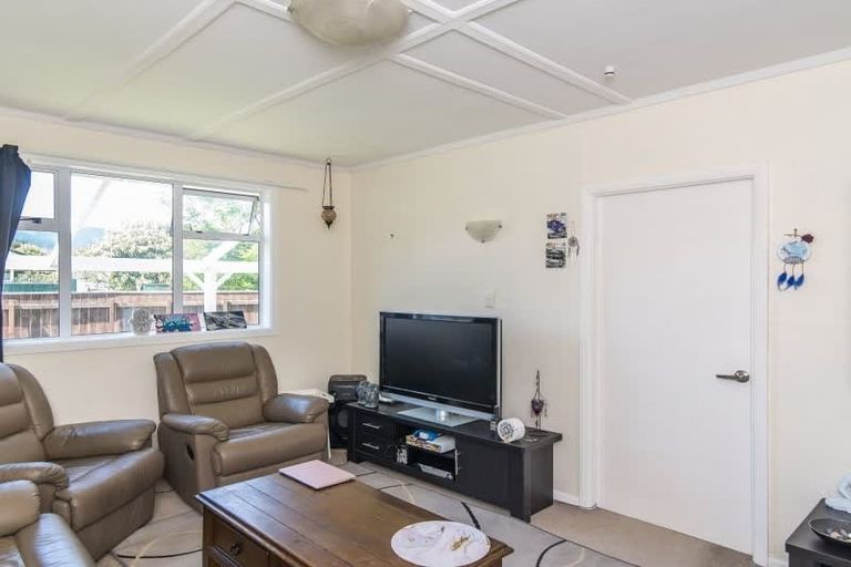 Photo of property in 34 Linwood Drive, Paraparaumu, 5032