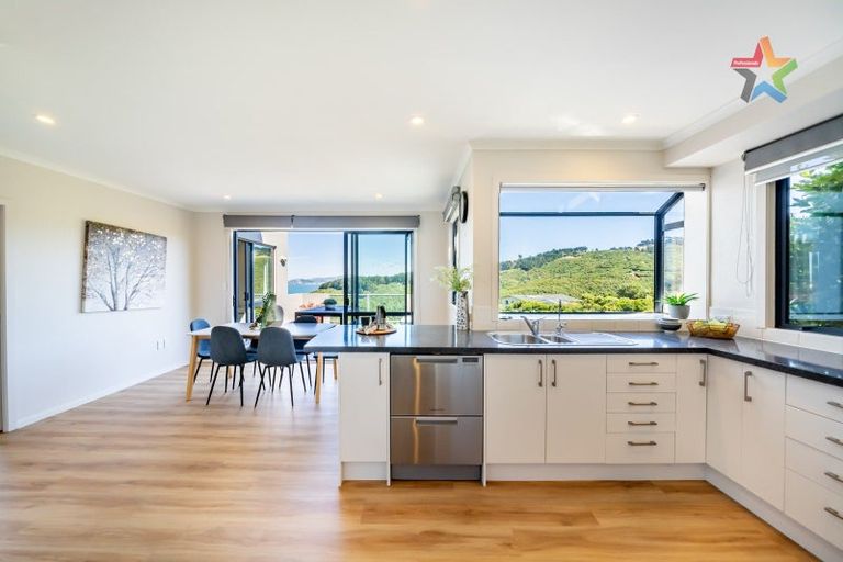 Photo of property in 7 Green Park Lane, Korokoro, Lower Hutt, 5012