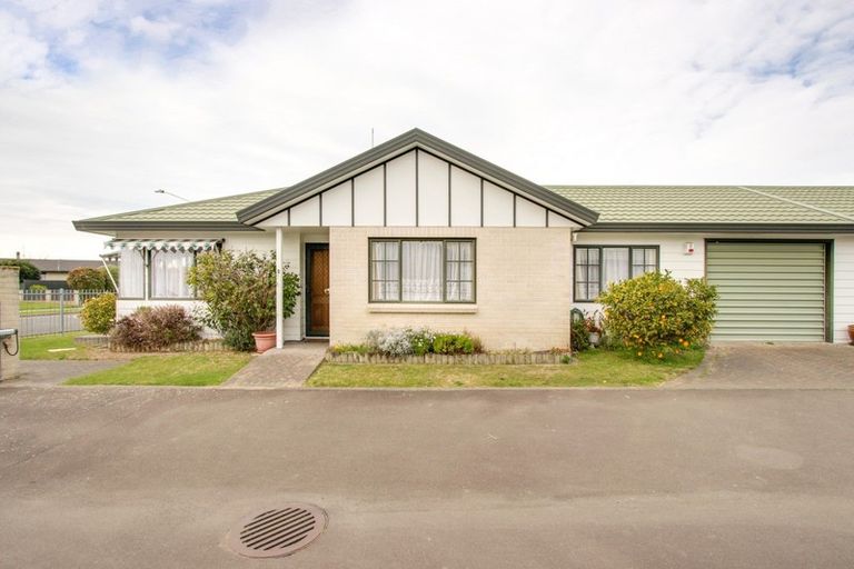 Photo of property in 1/2 Spriggs Crescent, Greenmeadows, Napier, 4112