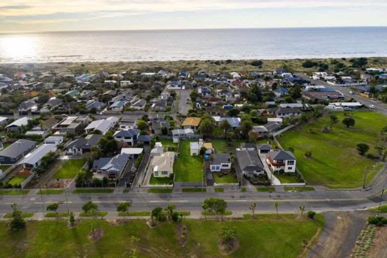 Photo of property in 403 Estuary Road, South New Brighton, Christchurch, 8062