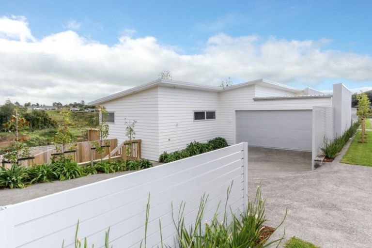 Photo of property in 54 Ainslee Street, Highlands Park, New Plymouth, 4312