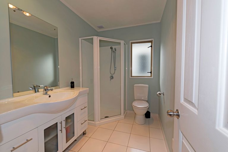 Photo of property in 3 Neta Grove, Henderson, Auckland, 0612