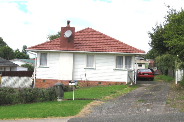 Photo of property in 9 Brookfield Road, Te Atatu Peninsula, Auckland, 0610