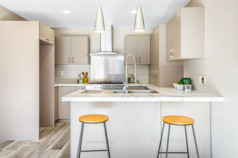 Photo of property in 32 Tongariro Drive, Aotea, Porirua, 5024