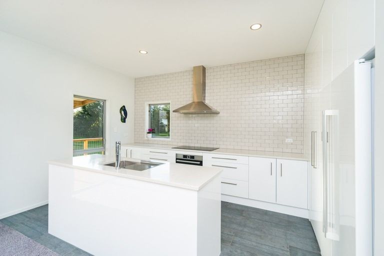 Photo of property in 74 Polson Hill Drive, Aokautere, Palmerston North, 4471