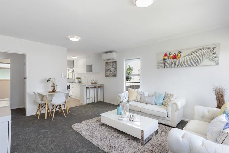 Photo of property in 3/11a Bayside Avenue, Te Atatu Peninsula, Auckland, 0610