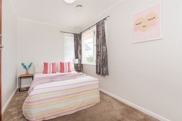 Photo of property in 87 Godley Road, Green Bay, Auckland, 0604