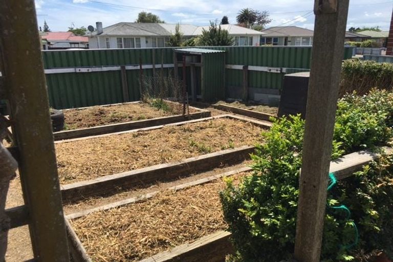 Photo of property in 18 Karaka Crescent, Levin, 5510