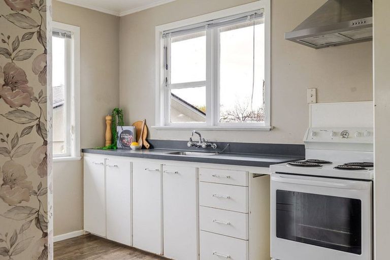 Photo of property in 10 Stoke Place, Awapuni, Palmerston North, 4412