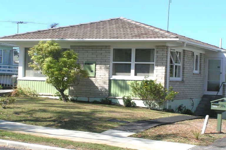 Photo of property in 2/30 Knightsbridge Drive, Forrest Hill, Auckland, 0620