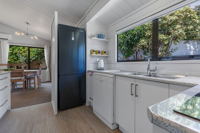 Photo of property in 46 Stratford Drive, Cable Bay, 0420