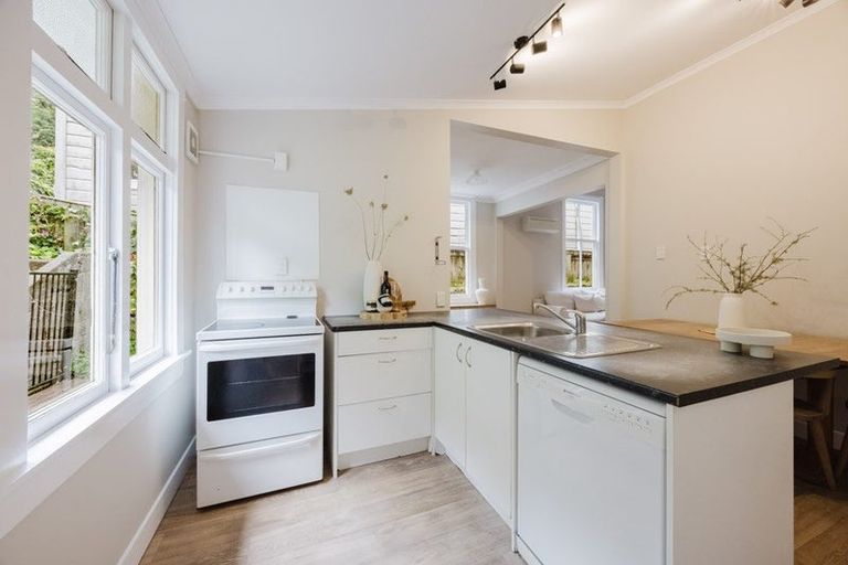 Photo of property in 20 Faraday Street, Hospital Hill, Napier, 4110