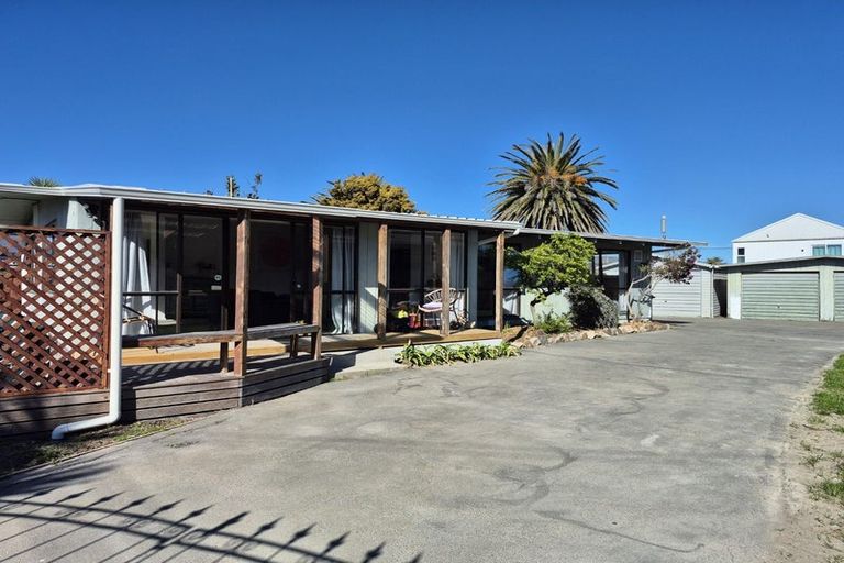 Photo of property in 28 Malta Crescent, South New Brighton, Christchurch, 8062