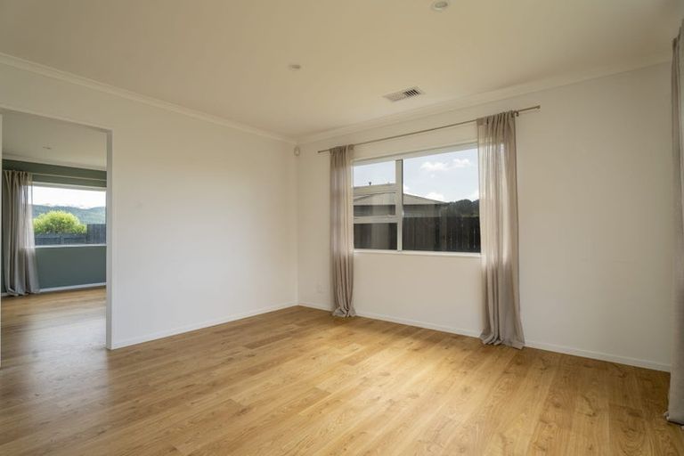 Photo of property in 120 Amesbury Drive, Churton Park, Wellington, 6037