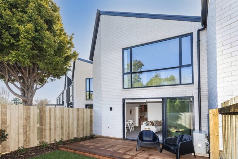 Photo of property in 3/133 Blighs Road, Strowan, Christchurch, 8052