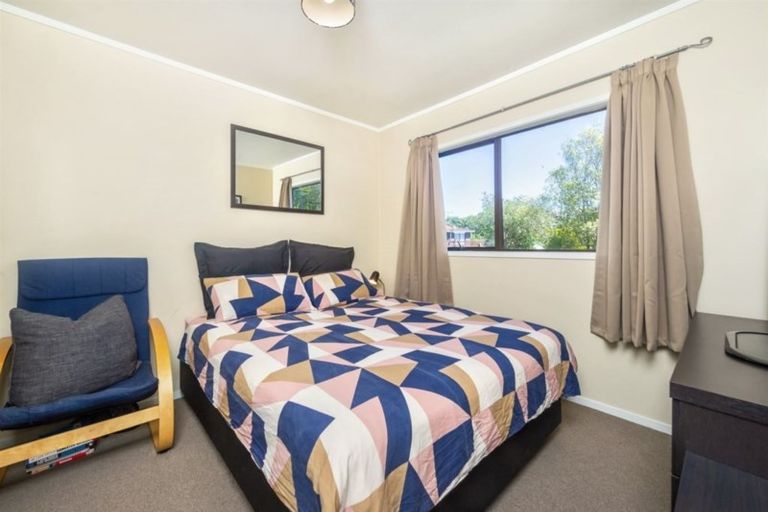 Photo of property in 1/13 Dianthus Place, Browns Bay, Auckland, 0630