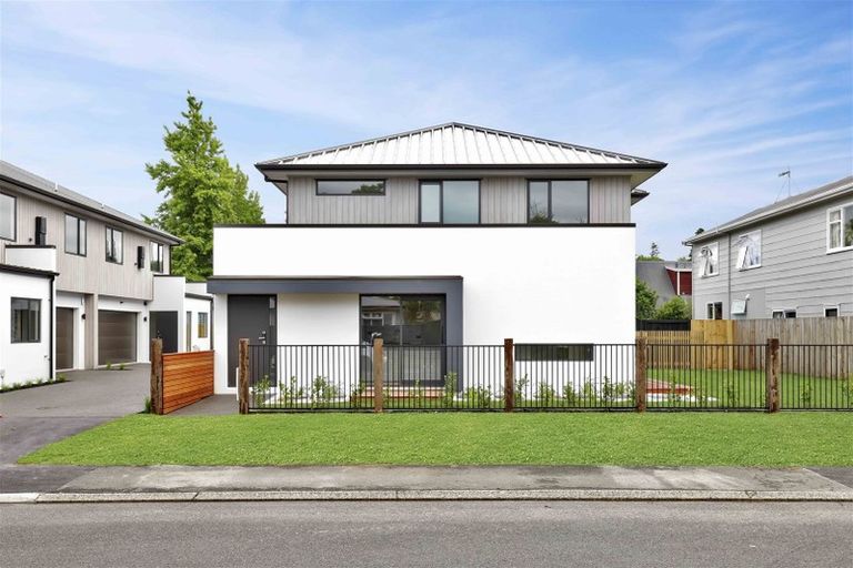 Photo of property in 4/64 Banbury Crescent, Fairfield, Hamilton, 3214