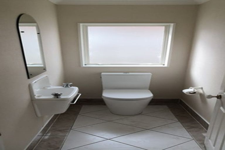 Photo of property in 10 Trovare Place, Golflands, Auckland, 2013