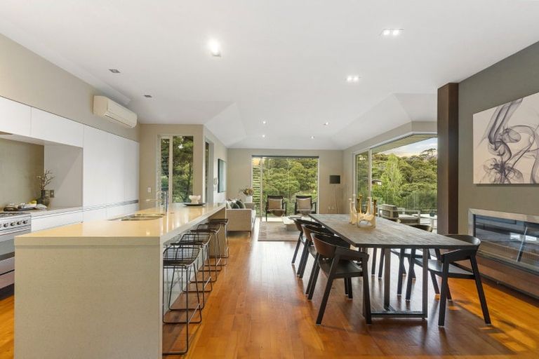 Photo of property in 9 Herrings Cove Place, Titirangi, Auckland, 0604