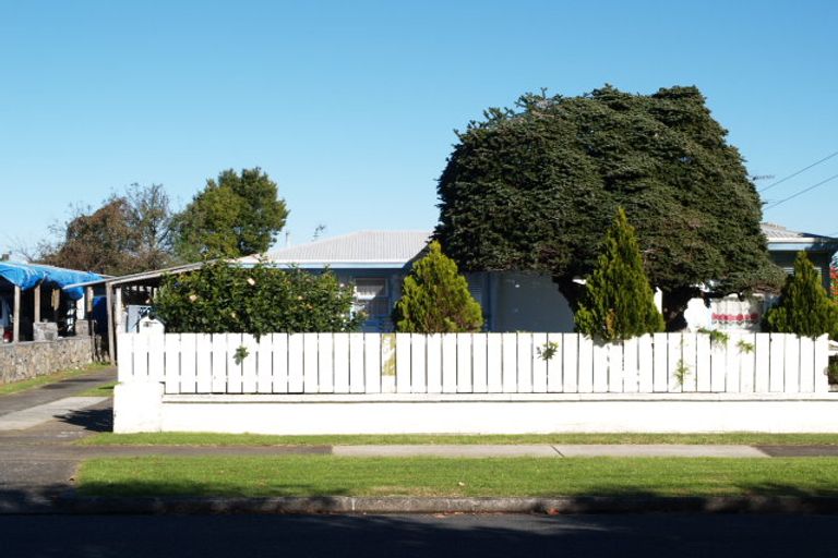 Photo of property in 10 Walter Street, Mangere East, Auckland, 2024