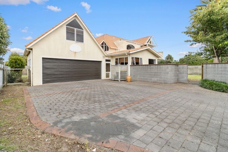 Photo of property in 88 Domett Street, Opunake, 4616